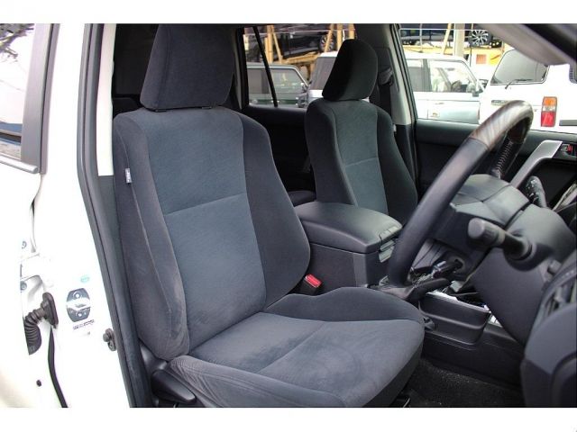 TOYOTA LANDCRUISER PRADO 2019 Image 31