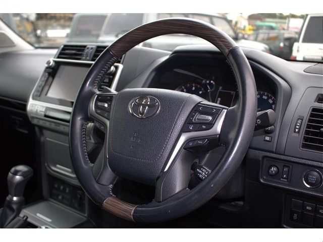 TOYOTA LANDCRUISER PRADO 2019 Image 31