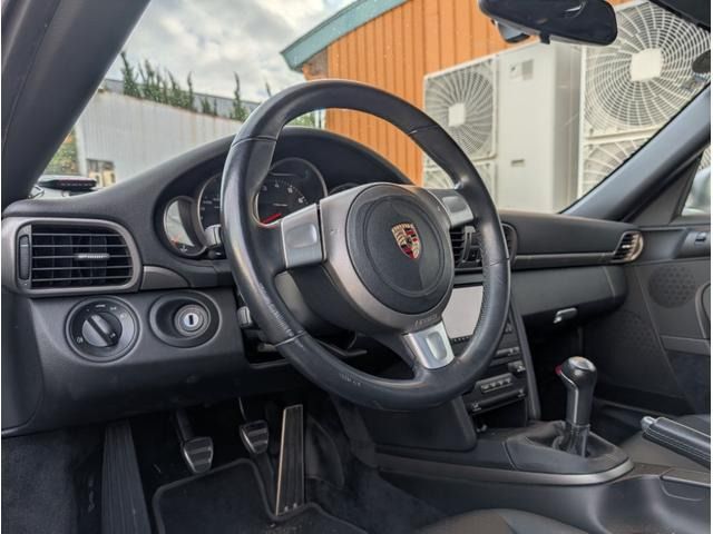 PORSCHE 911 2009 Image 31