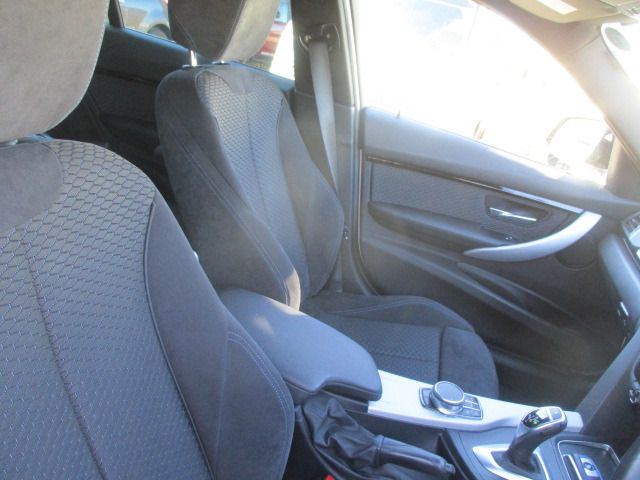 BMW 3SERIES SEDAN 2017 Image 31