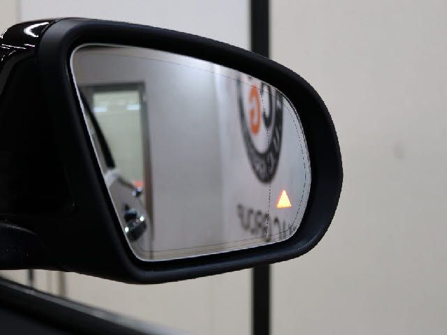 MERCEDES BENZ GLC CL 2018 Image 31