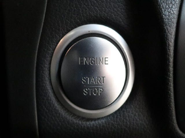 MERCEDES BENZ GLC CL 2018 Image 31