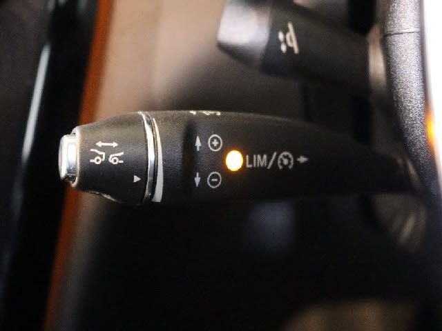 MERCEDES BENZ GLC CL 2018 Image 31