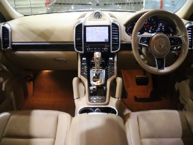 PORSCHE CAYENNE 2016 Image 31
