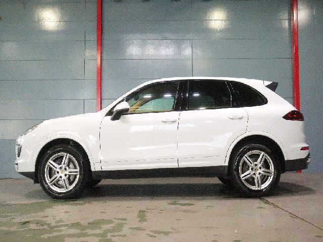 PORSCHE CAYENNE 2016 Image 31