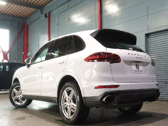 PORSCHE CAYENNE 2016 Image 31