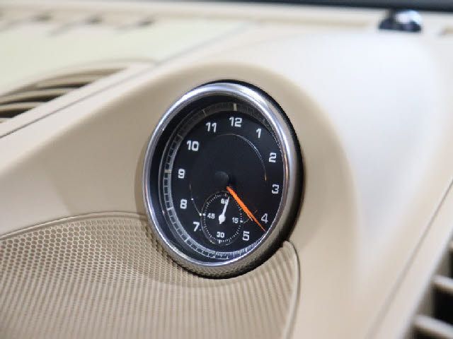 PORSCHE CAYENNE 2016 Image 31