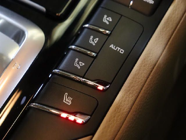 PORSCHE CAYENNE 2016 Image 31