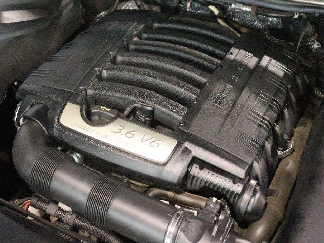 PORSCHE CAYENNE 2016 Image 31