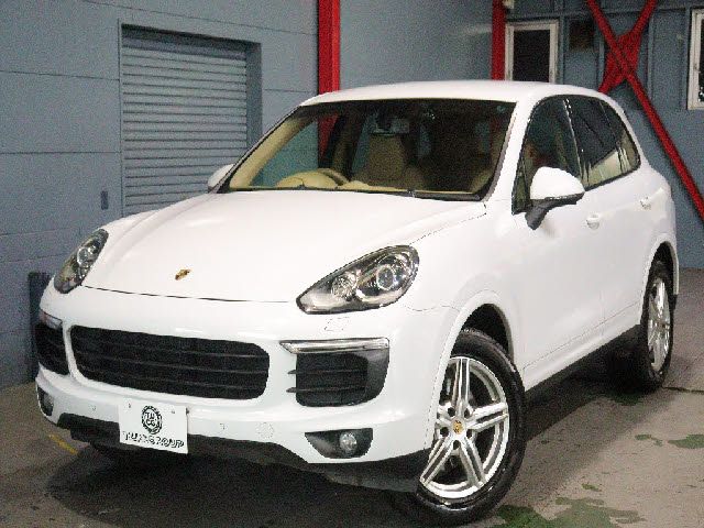 PORSCHE CAYENNE 2016 Image 31