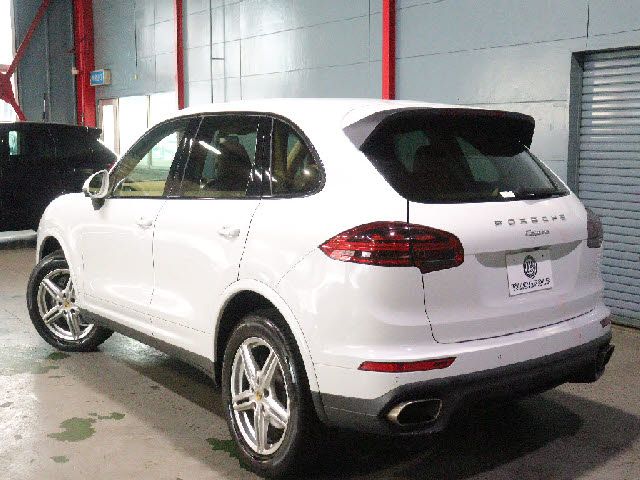 PORSCHE CAYENNE 2016 Image 31