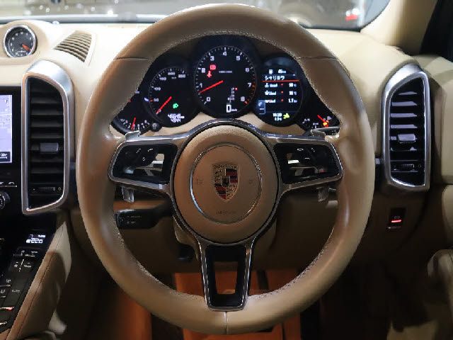 PORSCHE CAYENNE 2016 Image 31
