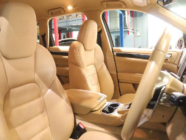 PORSCHE CAYENNE 2016 Image 31