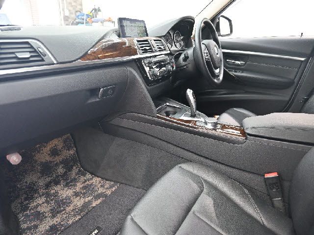 BMW 3SERIES TOURING 2018 Image 31