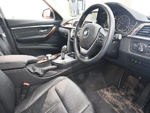 BMW 3SERIES TOURING 2018 Image 31