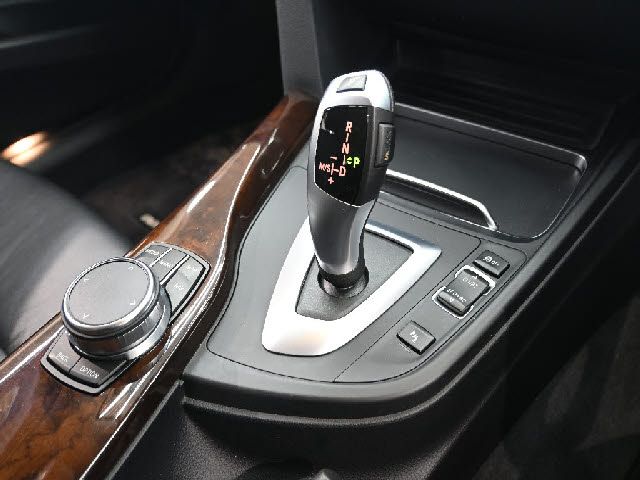 BMW 3SERIES TOURING 2018 Image 31