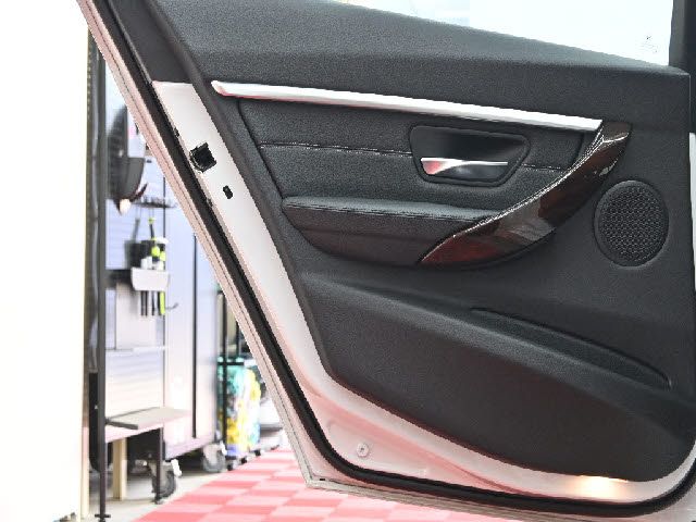 BMW 3SERIES TOURING 2018 Image 31