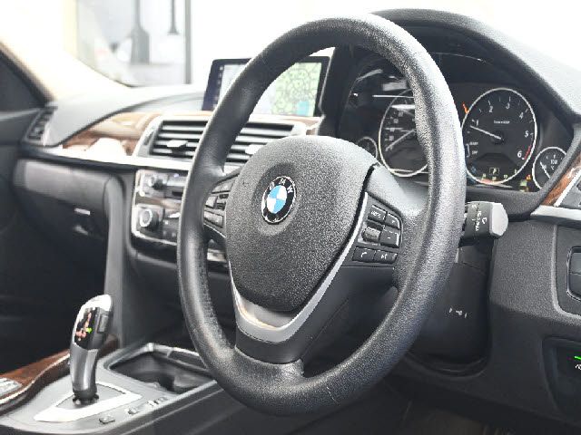 BMW 3SERIES TOURING 2018 Image 31