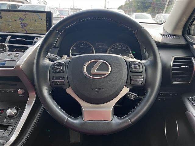 TOYOTA LEXUS NX300 2017 Image 31