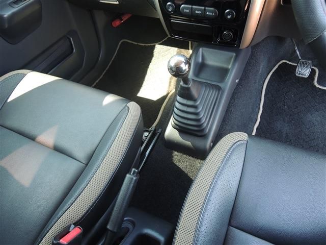 SUZUKI JIMNY 4WD 2015 Image 31