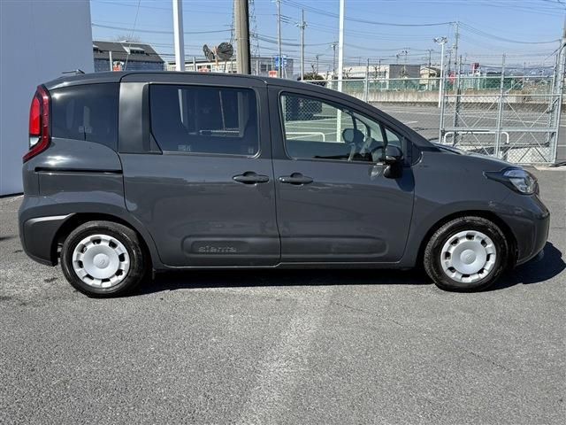 TOYOTA SIENTA HYBRID 2023 Image 31