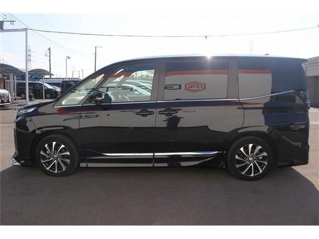 TOYOTA VOXY HYBRID 2022 Image 31