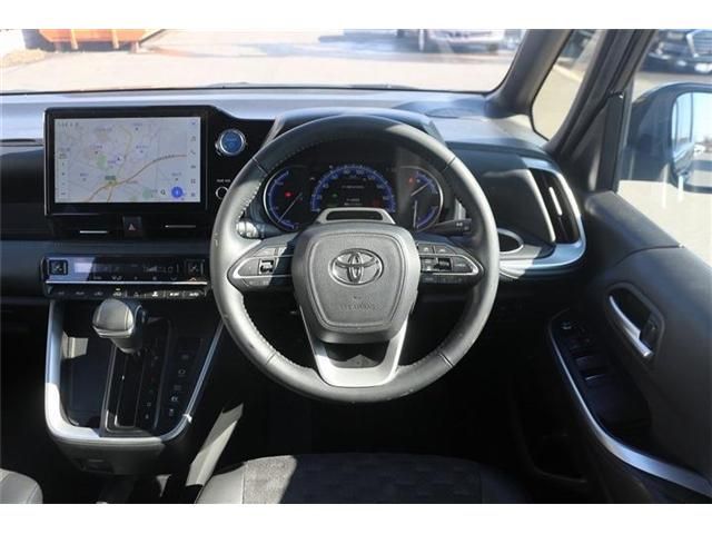 TOYOTA VOXY HYBRID 2022 Image 31