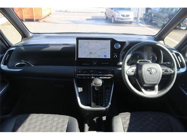 TOYOTA VOXY HYBRID 2022 Image 31