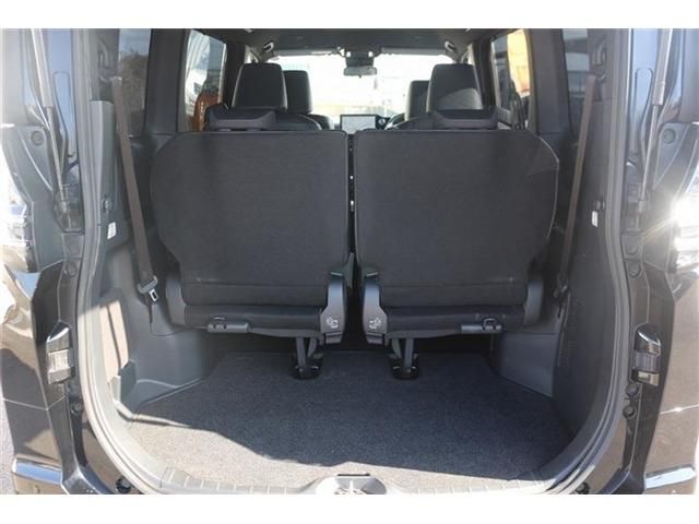 TOYOTA VOXY HYBRID 2022 Image 31