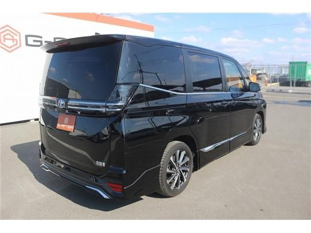 TOYOTA VOXY HYBRID 2022 Image 31