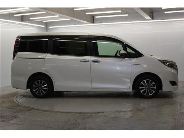 TOYOTA ESQUIRE HYBRID 2018 Image 31