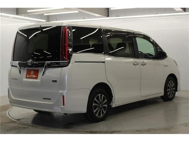 TOYOTA ESQUIRE HYBRID 2018 Image 31