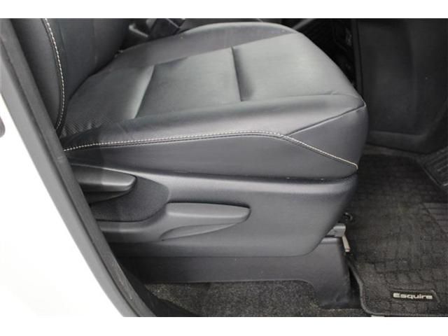 TOYOTA ESQUIRE HYBRID 2018 Image 31