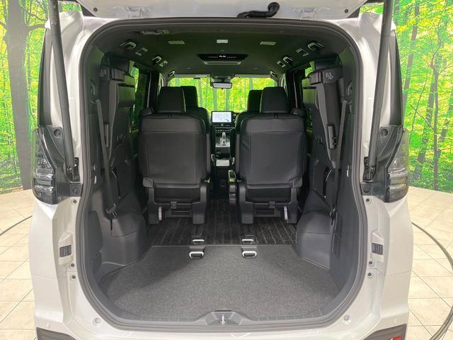 TOYOTA VOXY HYBRID 2025 Image 31