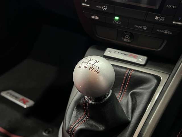 HONDA CIVIC HATCHBACK 2016 Image 31