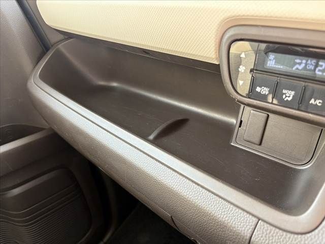 HONDA N BOX 2022 Image 31