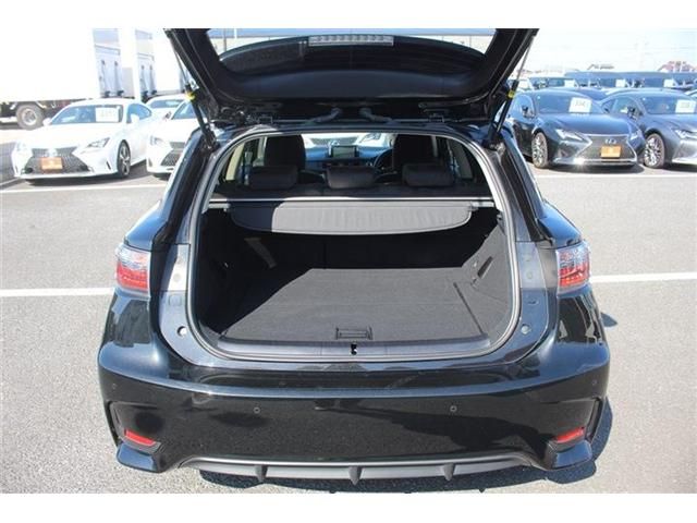 TOYOTA LEXUS CT200H 2017 Image 31