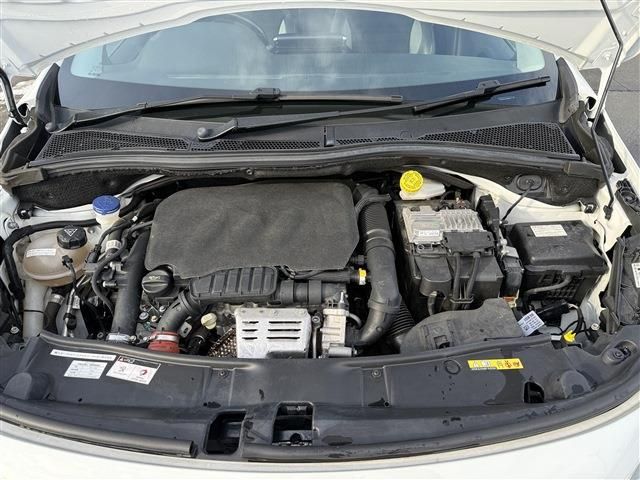 PEUGEOT 2008 2018 Image 31