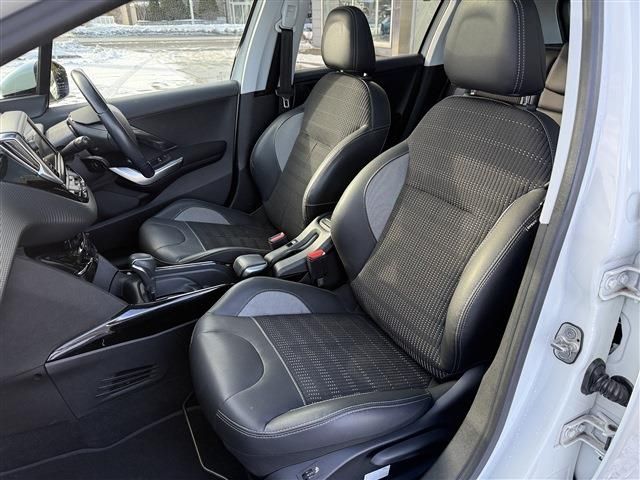 PEUGEOT 2008 2018 Image 31