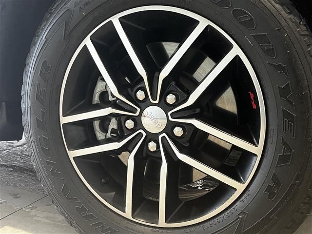 JEEP GRAND CHEROKEE 2017 Image 31