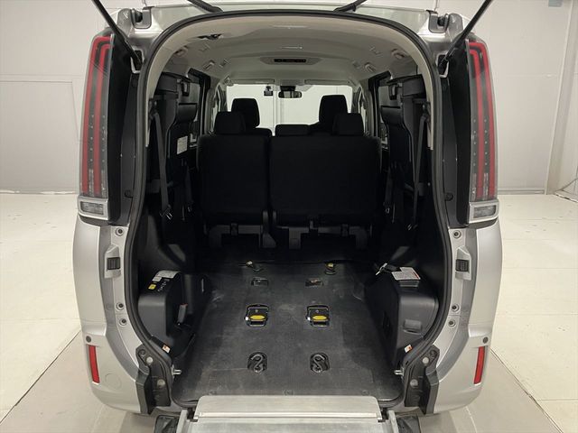 TOYOTA NOAH 2020 Image 31