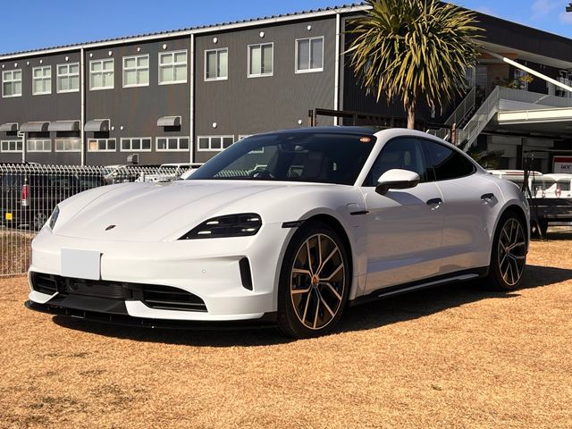 PORSCHE TAYCAN 2025 Image 31