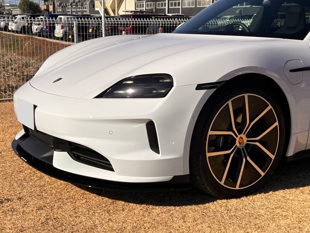 PORSCHE TAYCAN 2025 Image 31