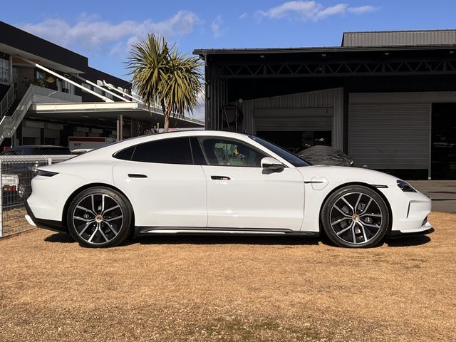 PORSCHE TAYCAN 2025 Image 31