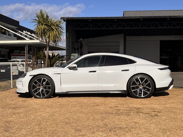 PORSCHE TAYCAN 2025 Image 31