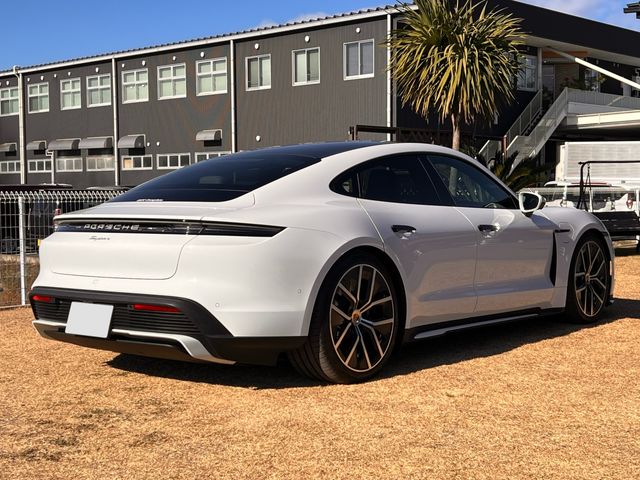 PORSCHE TAYCAN 2025 Image 31