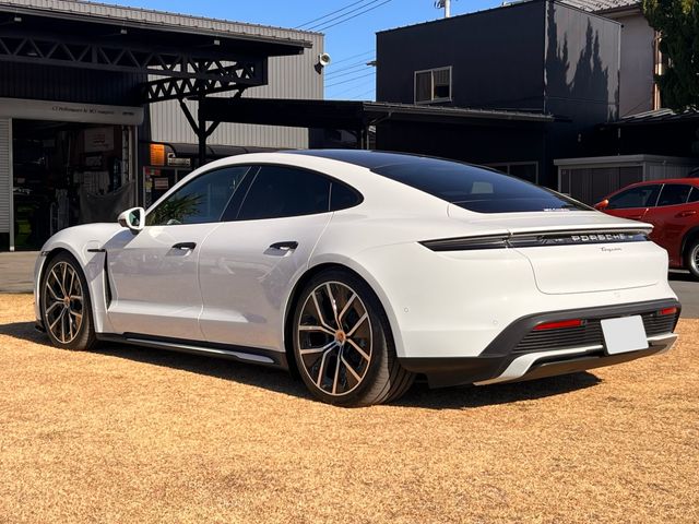 PORSCHE TAYCAN 2025 Image 31