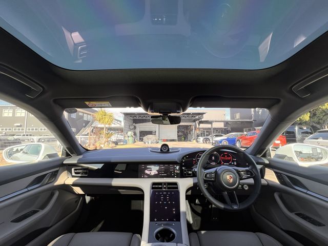 PORSCHE TAYCAN 2025 Image 31