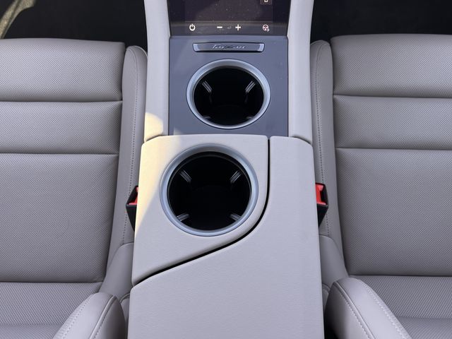 PORSCHE TAYCAN 2025 Image 31
