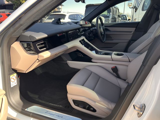 PORSCHE TAYCAN 2025 Image 31